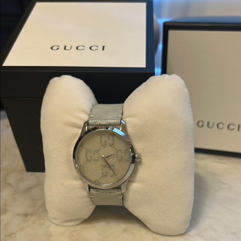 Gucci Silver unisex hologram Watch-new